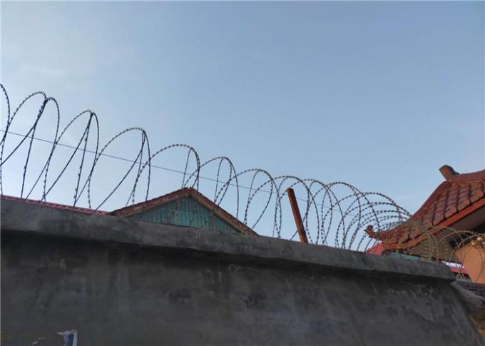 La clôture du fil en spirale de rasoir d'utilisation pour la sécurité ...