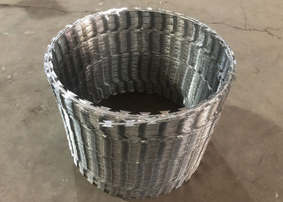 fil galvanisé barbelé hélicoïdal de rasoir de l'acier BTO 22 de 60cm
