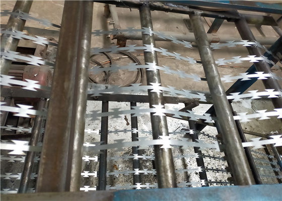 La lame a galvanisé le barbelé Mesh Lashings In Coastal Areas en accordéon